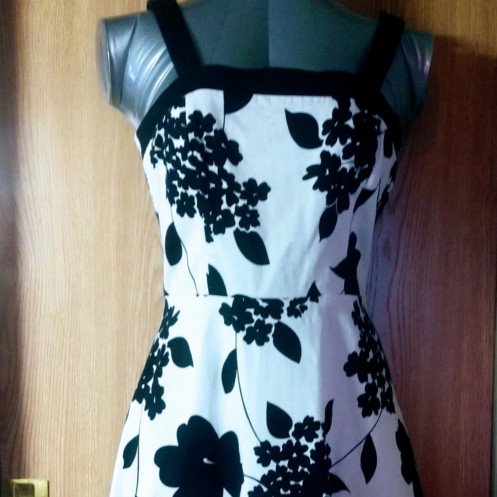 EUC I.N. Studio Black White Sundress Size 6 Elasti